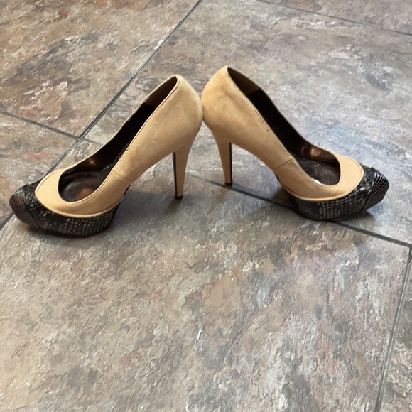 Tan and snake print high heel - Picture 3 of 9